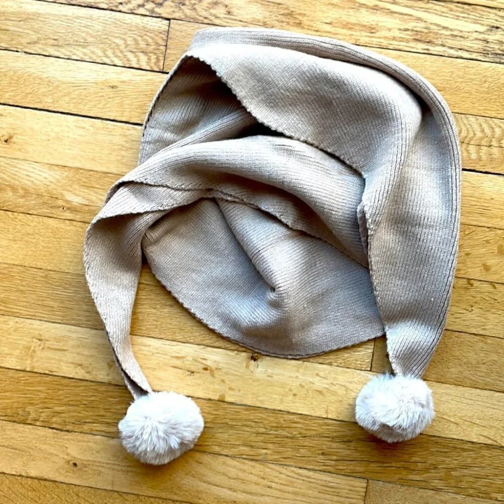 𝅺🤍 Charming winter scarf in beige with pompons